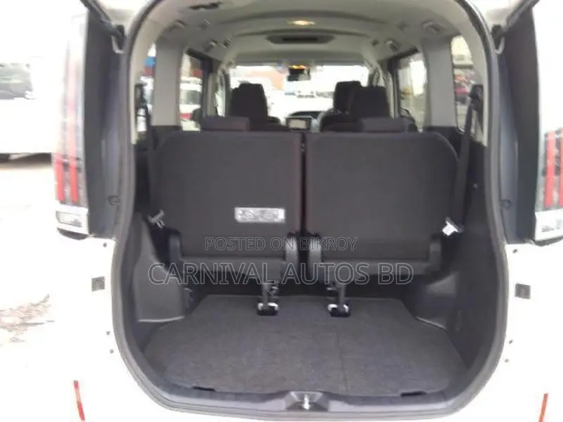 Toyota Noah X Hybrid 2020