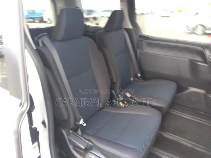 Toyota Noah X Hybrid 2020