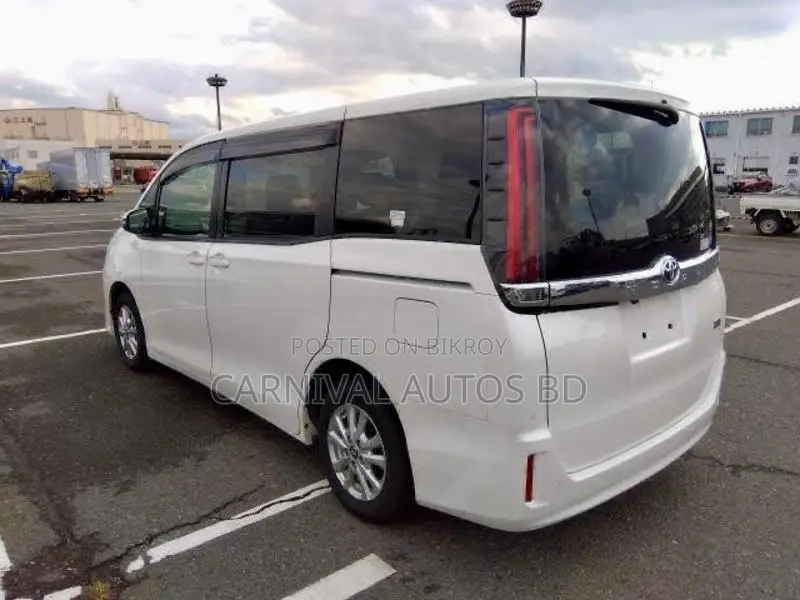 Toyota Noah X Hybrid 2020