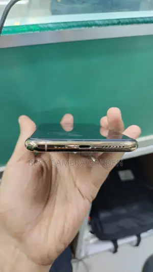 Apple iPhone 11 Pro Max . (Used)
