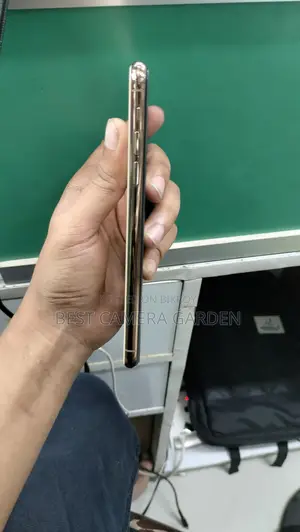Apple iPhone 11 Pro Max . (Used)