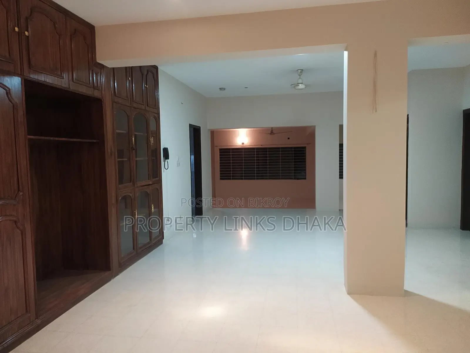3 bedroom 4 washroom drawing dining kitchen parking