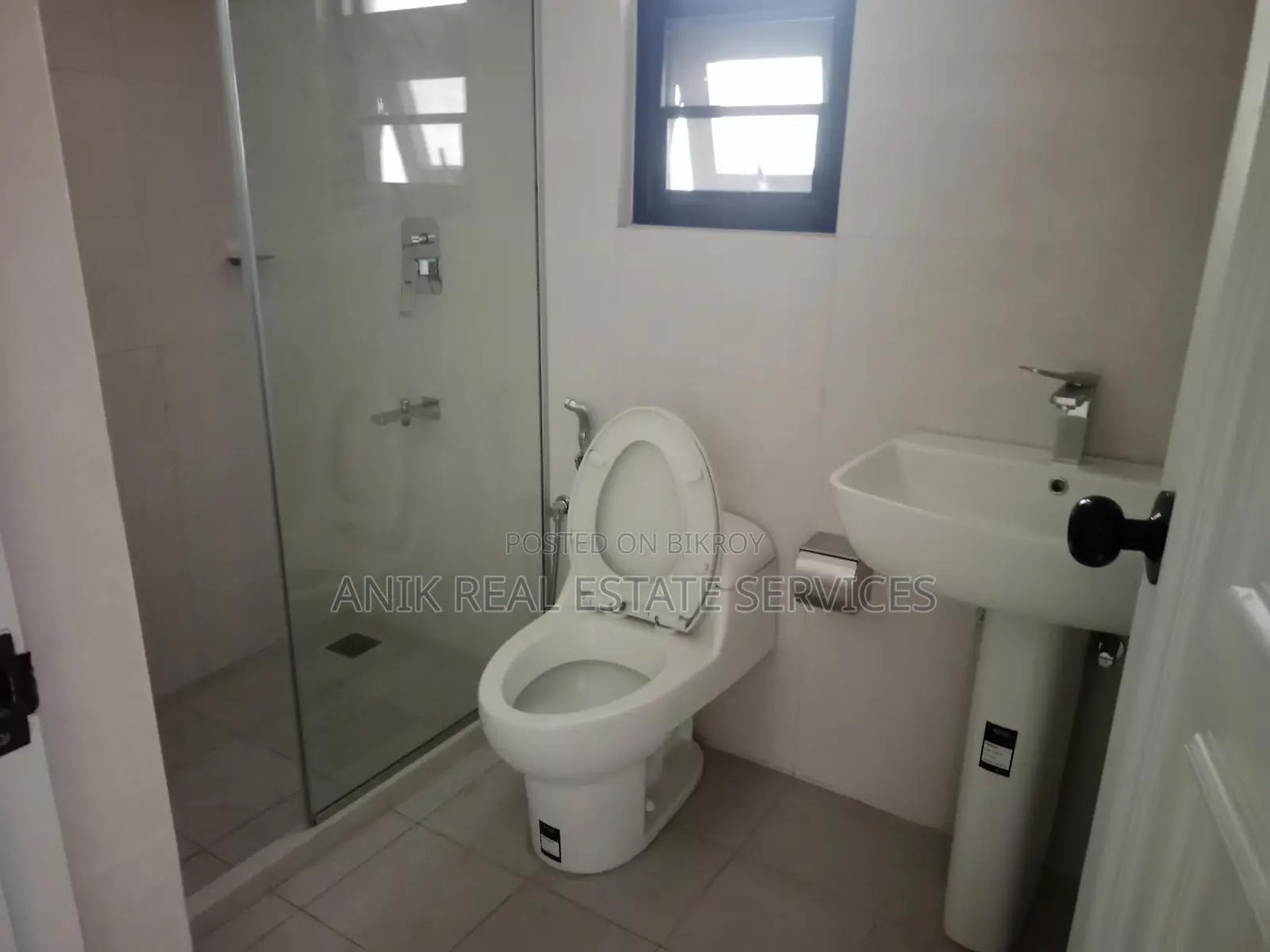 New Good Quality 6500 Sft Un Farnised Flat Rent At Gulshan 2