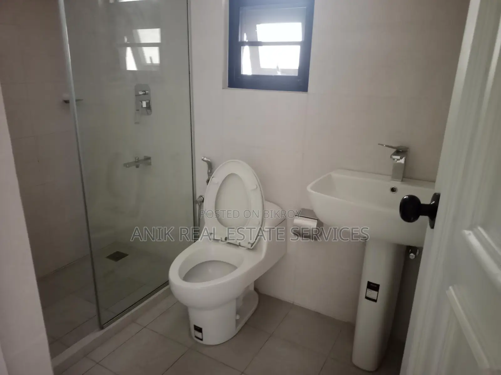 New Good Quality 6500 Sft Un Farnised Flat Rent At Gulshan 2