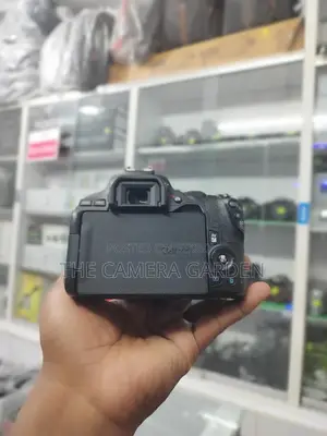 Canon 250D with 18-55mm lens