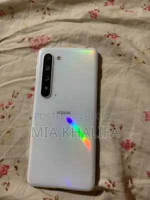 SHARP Aquos R5G (Used)