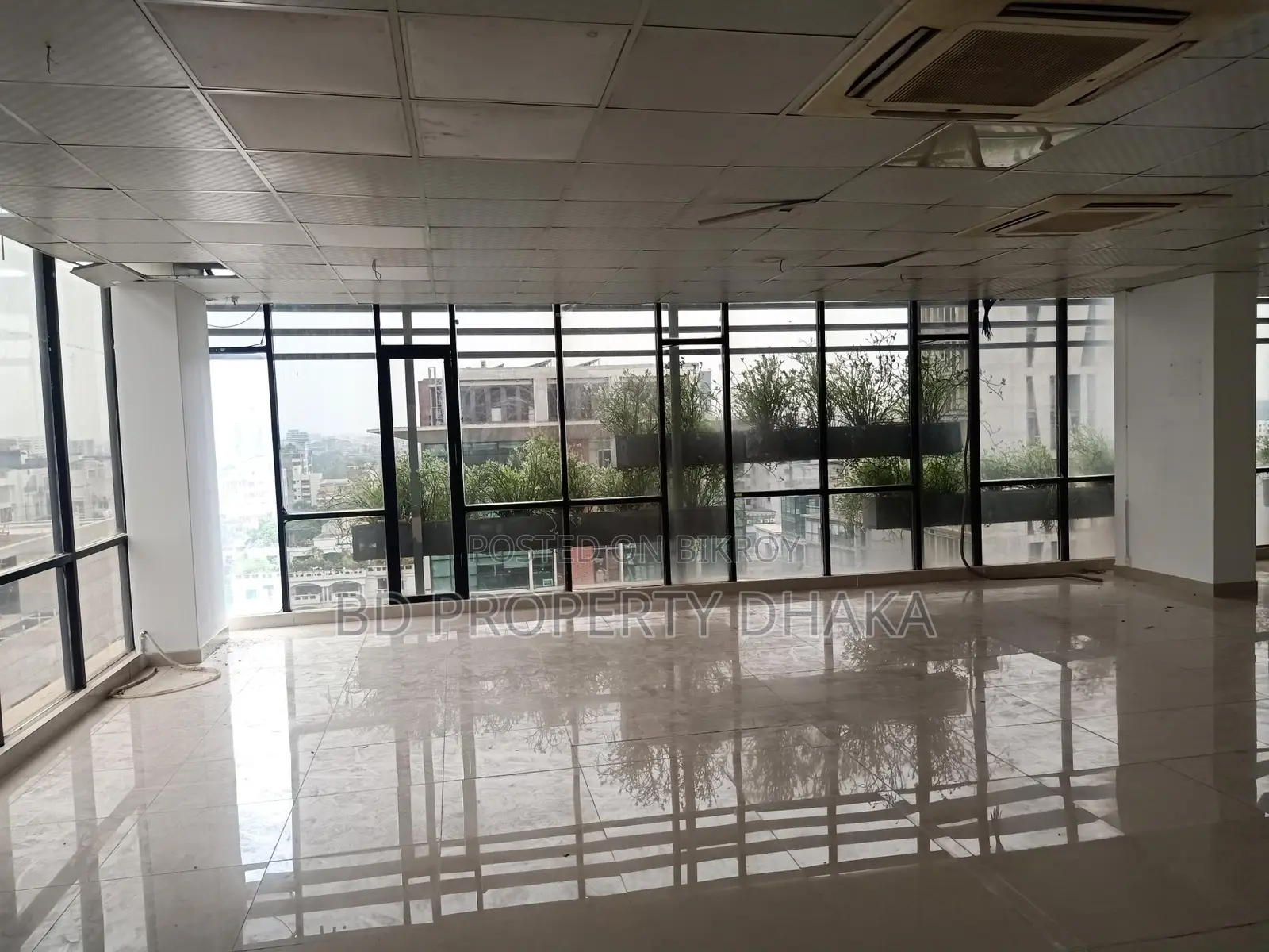 2250 Sqft Open Commercial Space in a New Building for Rent in Banani