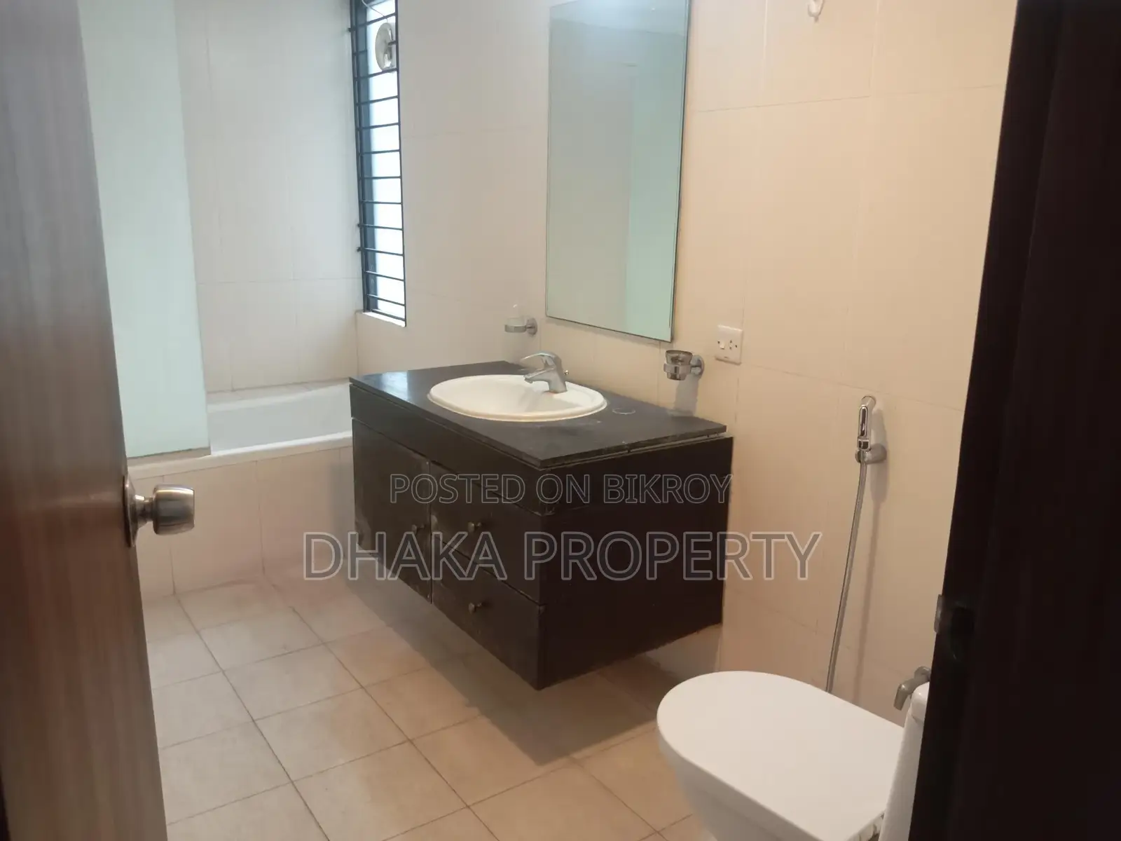 Un-Furnished 3 Beded Nice Apartment Rent in Gulshan