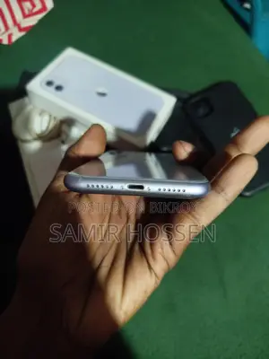Apple iPhone 11 . (Used)