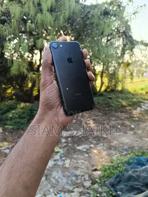 Apple iPhone 7 . (Used)