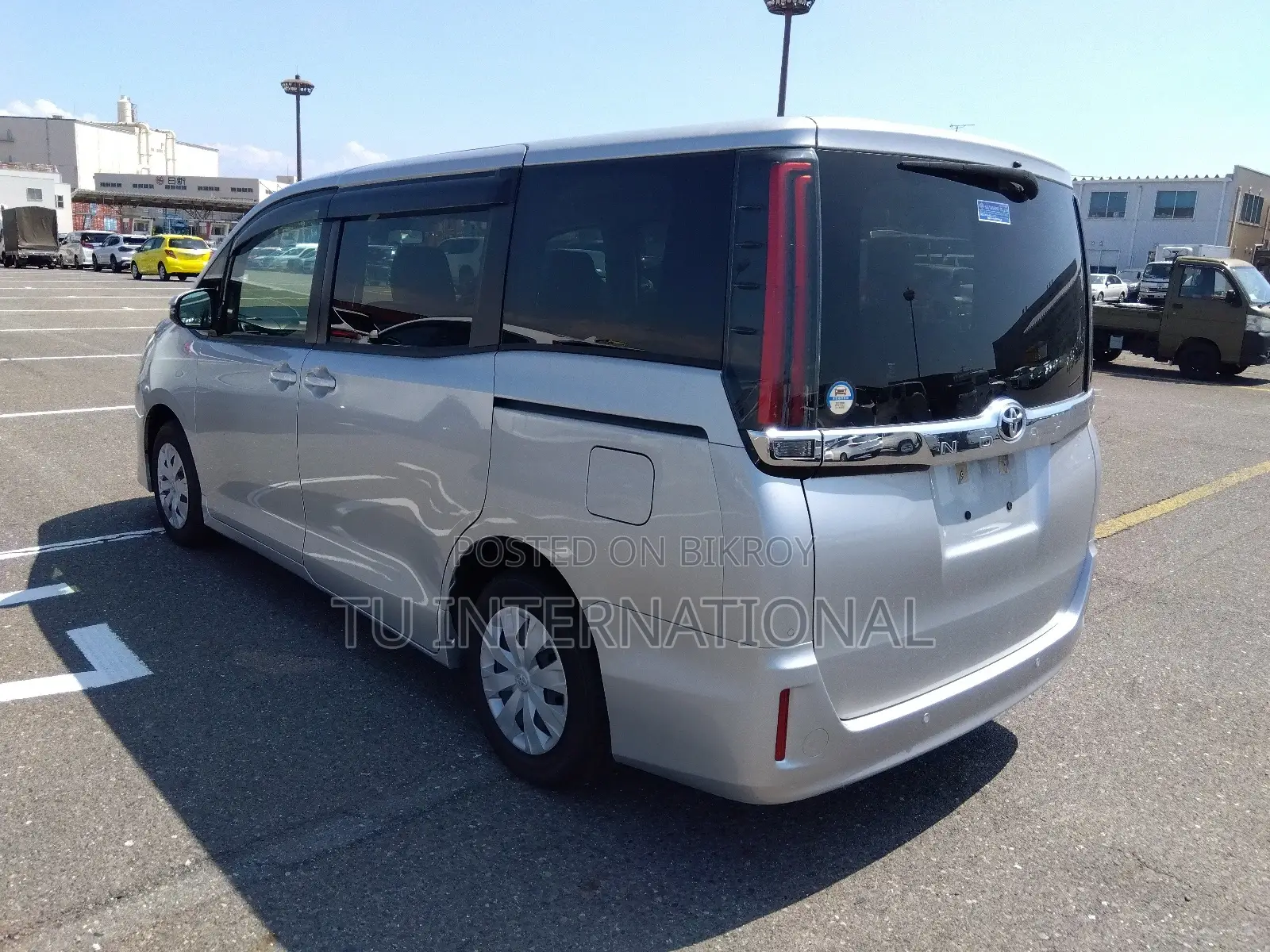 Toyota Noah X-PKG-NON HYBRID 2020