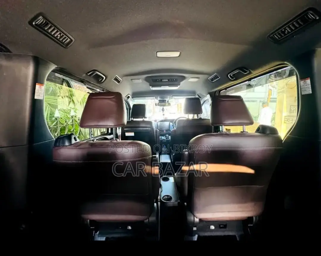 Toyota Esquire 1.8 FWD Hybrid (7 Seater) 2017 White