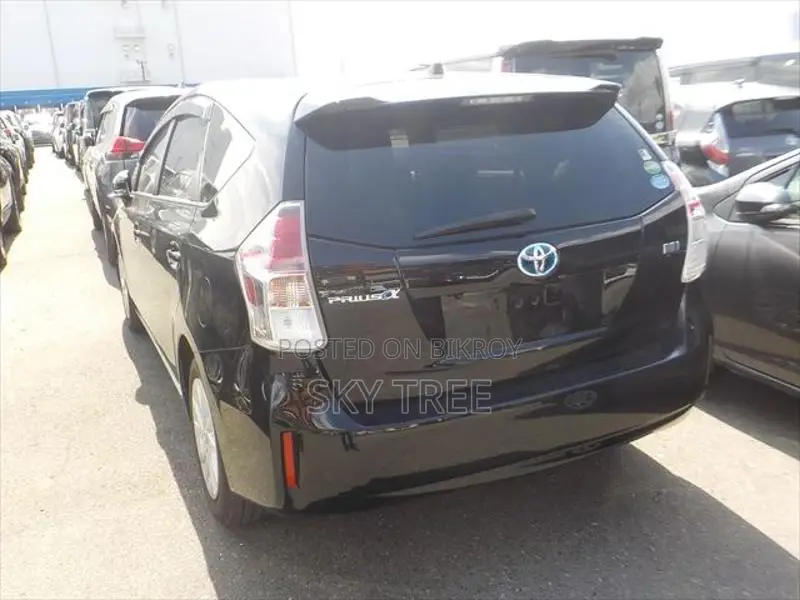 Toyota Prius Alpha 2019