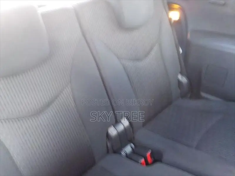 Toyota Prius Alpha 2019