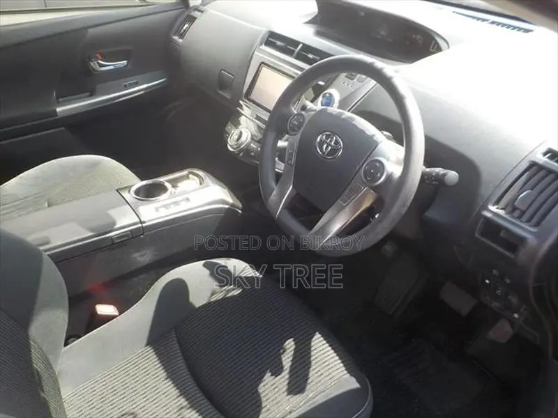Toyota Prius Alpha 2019