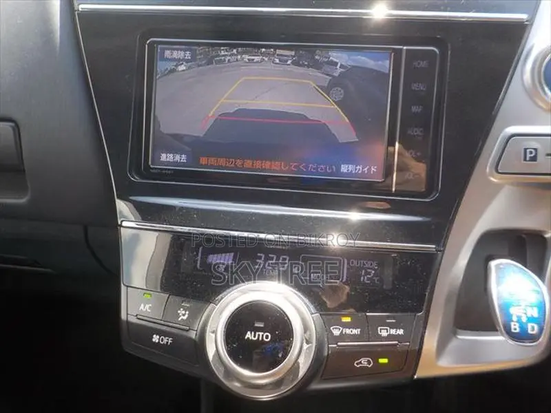 Toyota Prius Alpha 2019