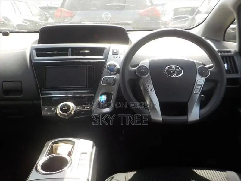 Toyota Prius Alpha 2019