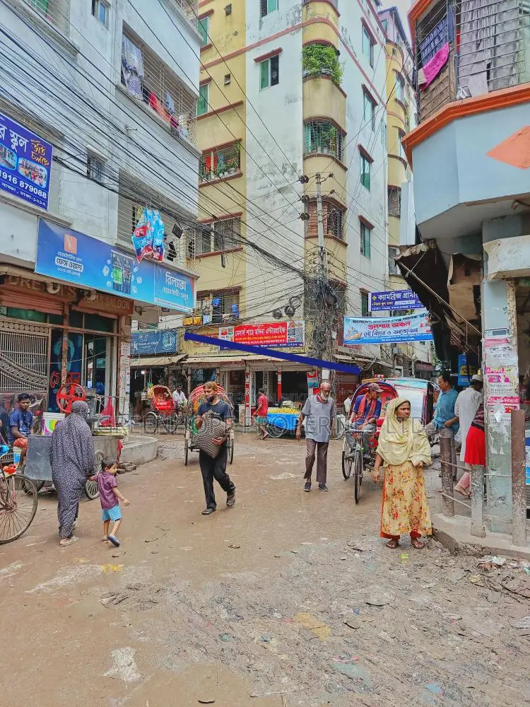 Land share flat in a prime location in Badda