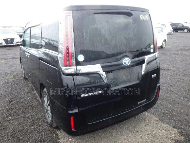 Toyota Esquire Gi package 2020