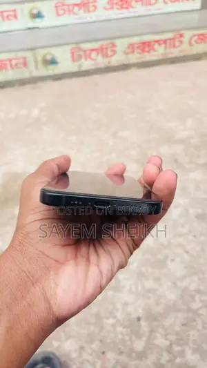 Apple iPhone 15 (Used)