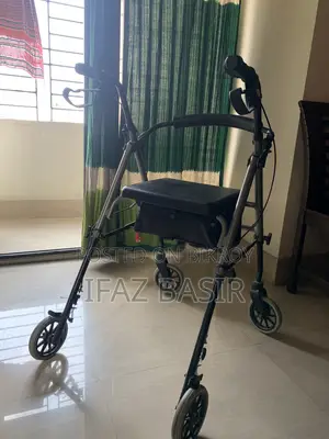 ওয়াকিং হুইলচেয়ার