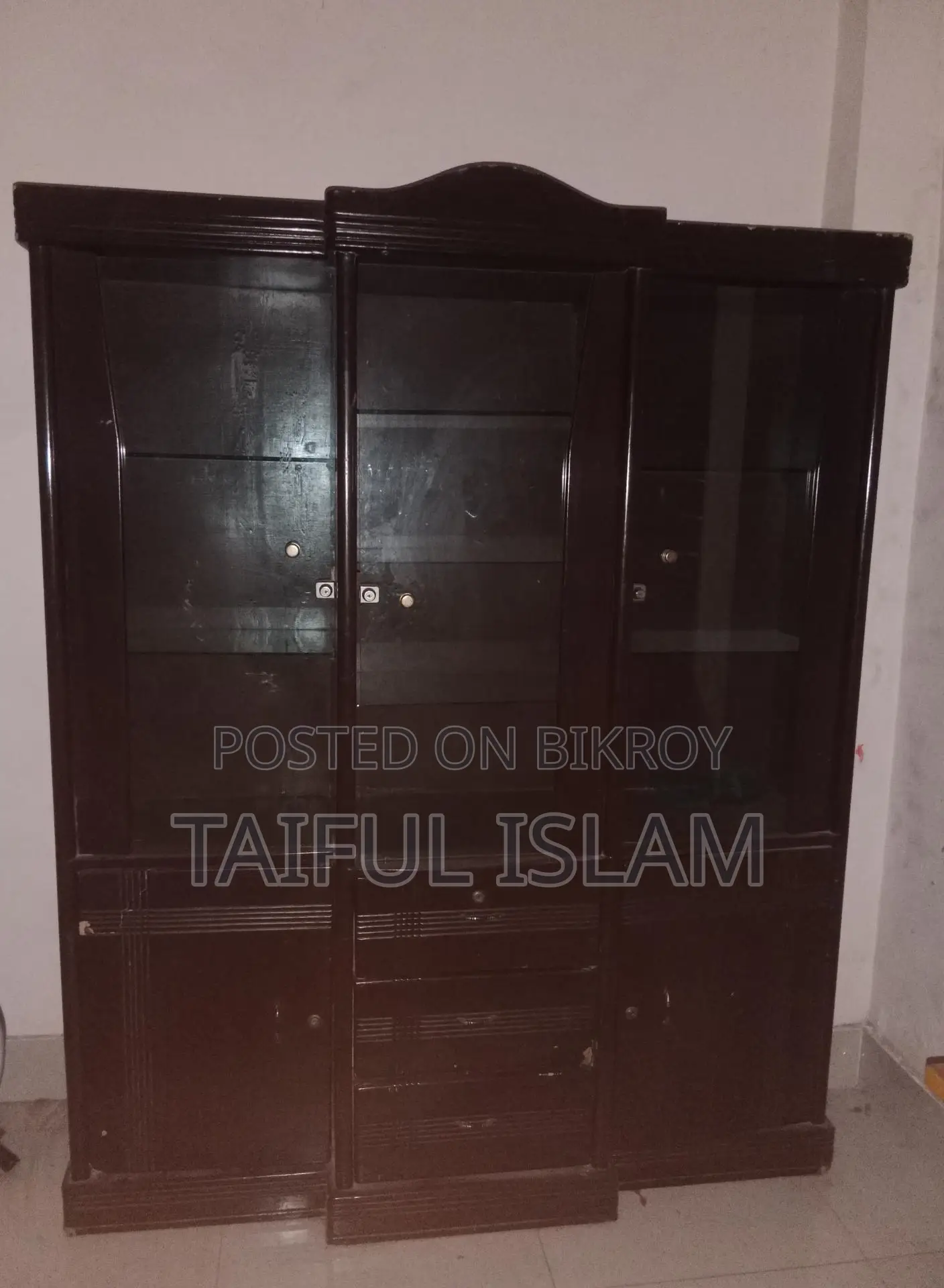 3 Part Showcase / Cabinet