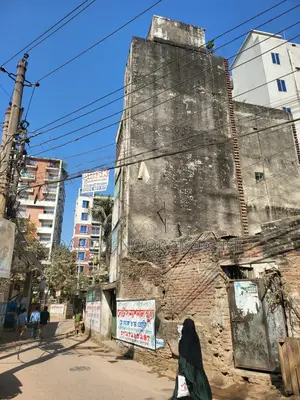 Buy a house on 3.5 Katha of land near Rayer Bazar playground