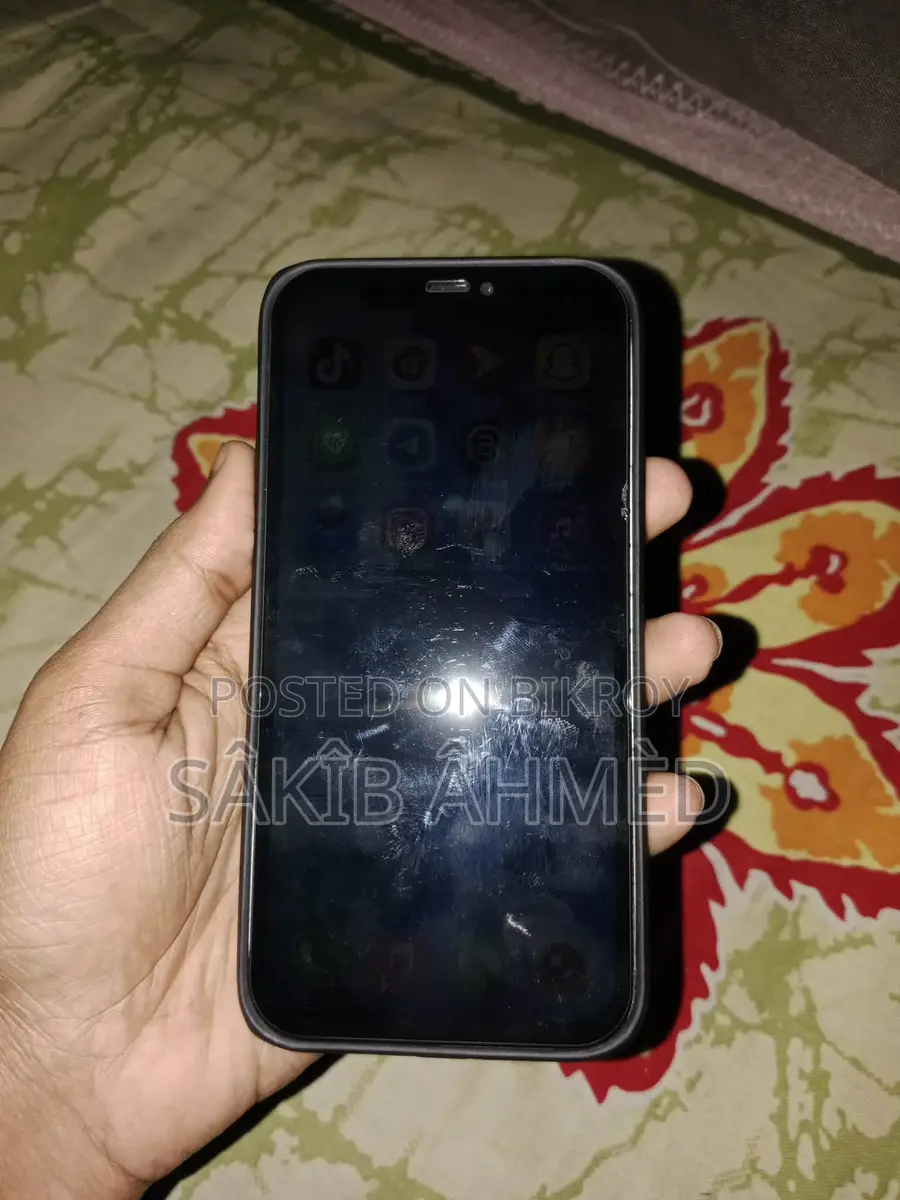 Apple iPhone 12 64GB (Used)