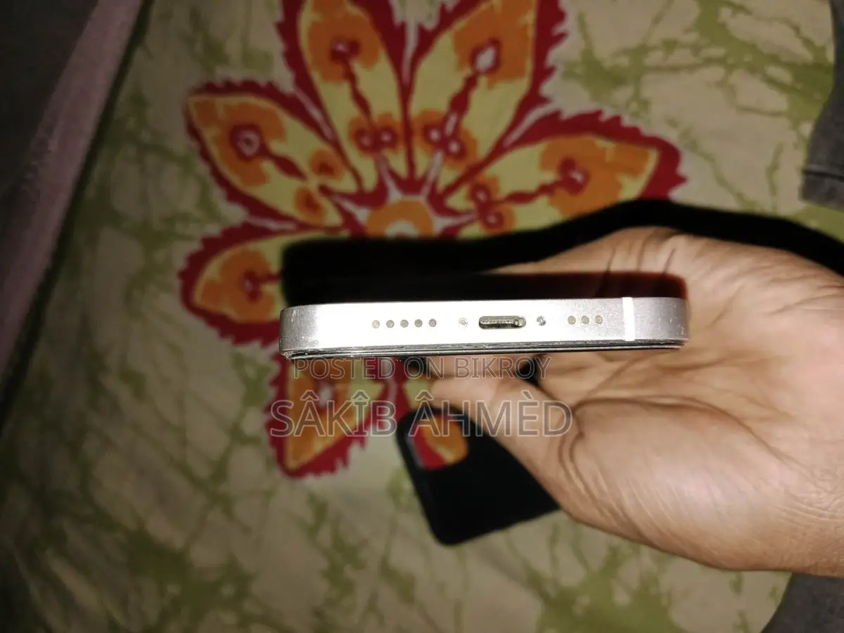 Apple iPhone 12 64GB (Used)