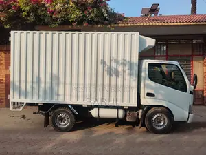 Toyota Cover Van . 2005
