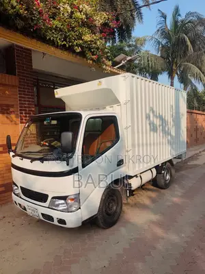 Toyota Covered Van 2005