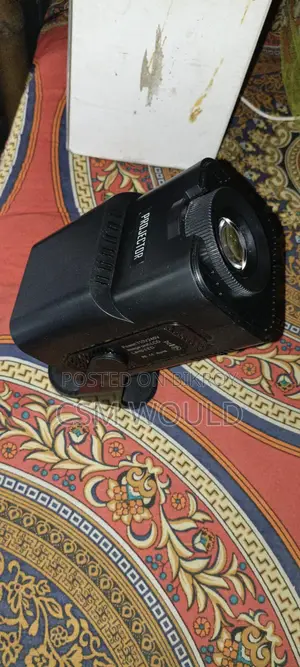 HY320 4K Smart Android Projector