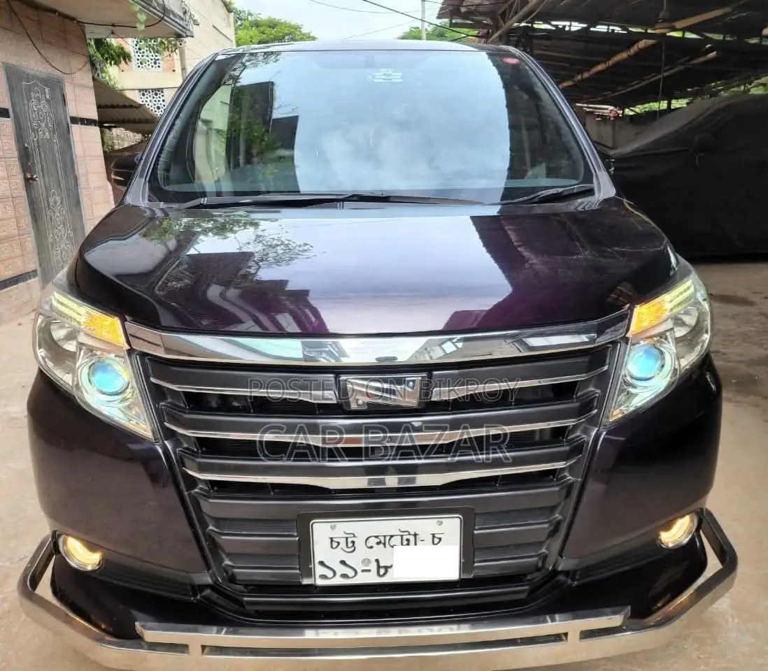Toyota Noah Si OCTANE LPG 2015