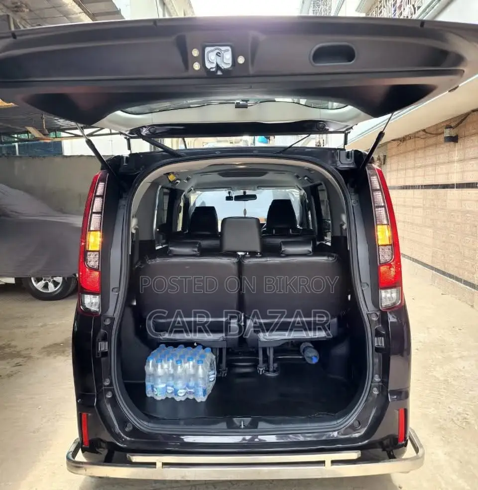 Toyota Noah Si OCTANE LPG 2015