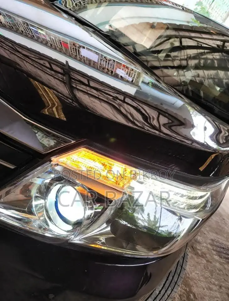 Toyota Noah Si OCTANE LPG 2015