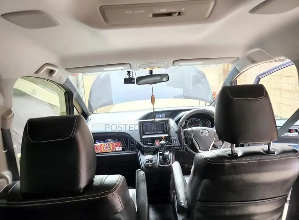Toyota Noah Si OCTANE LPG 2015