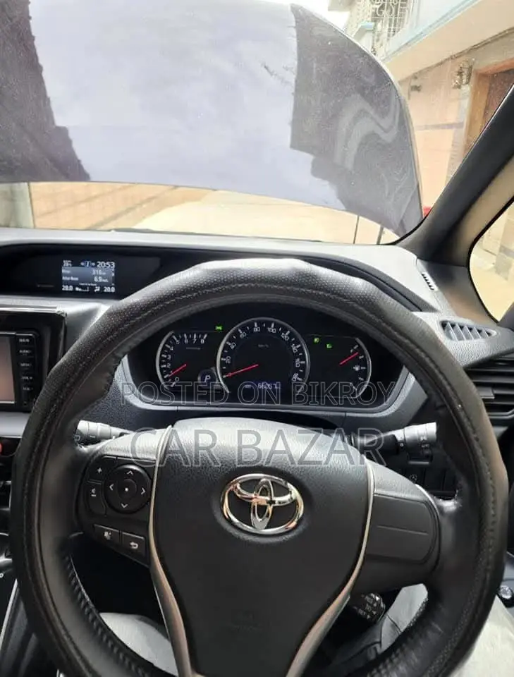 Toyota Noah Si OCTANE LPG 2015