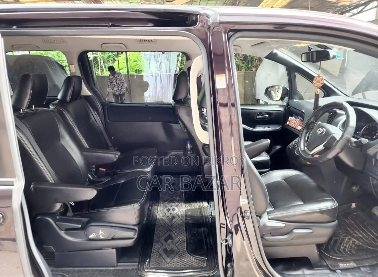 Toyota Noah Si OCTANE LPG 2015