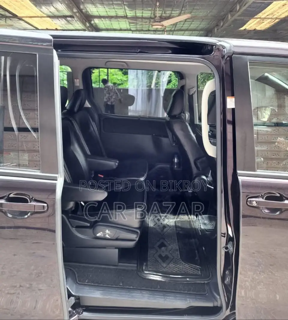 Toyota Noah Si OCTANE LPG 2015