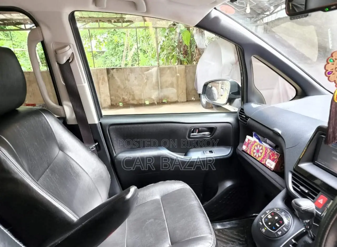 Toyota Noah Si OCTANE LPG 2015