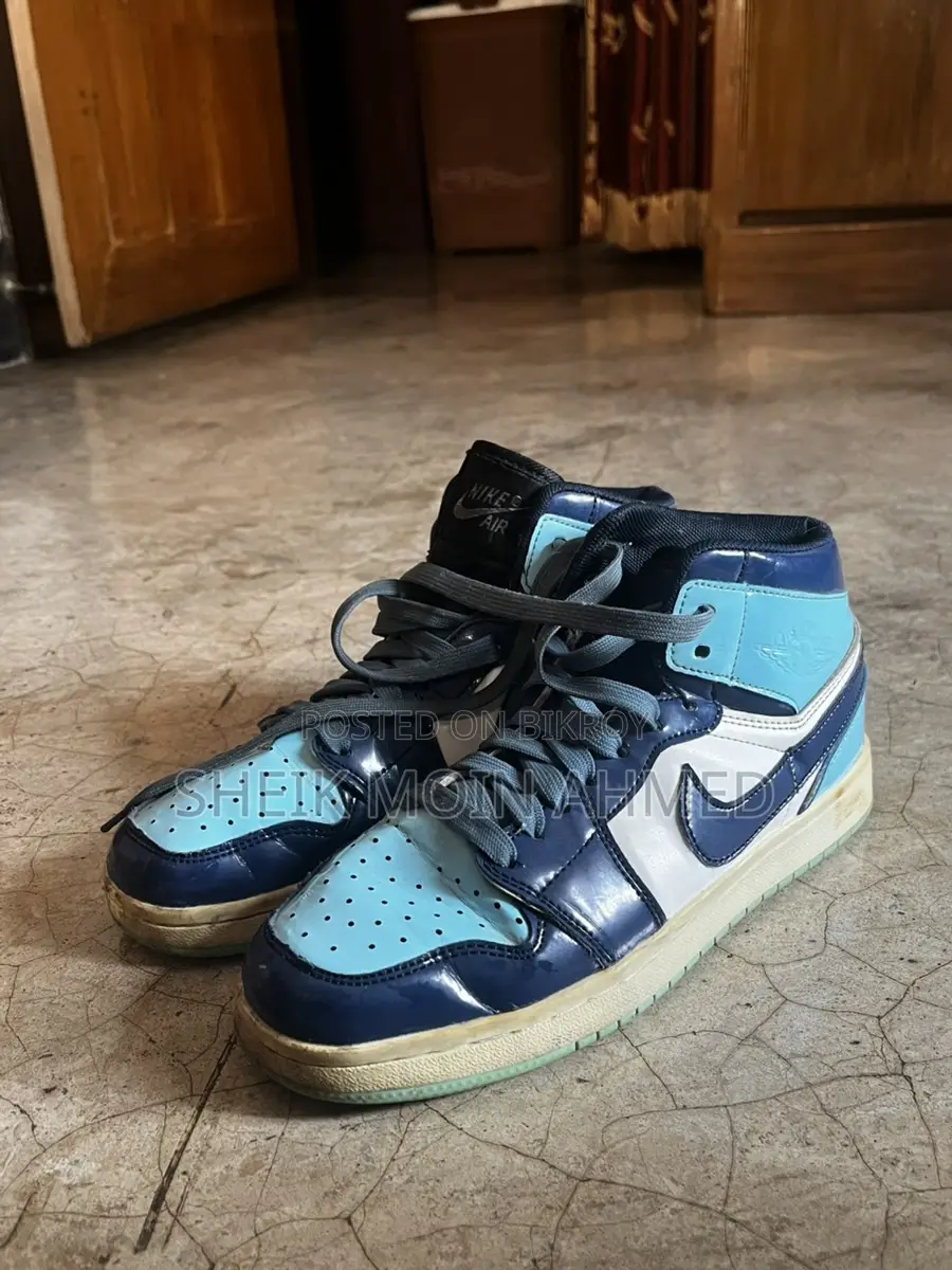 Jordans Sneakers