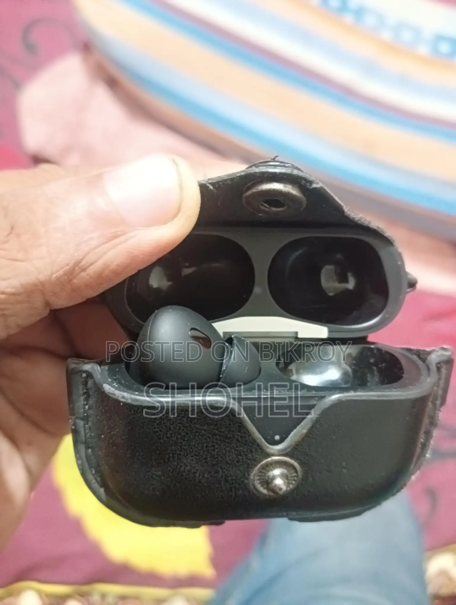 এয়ারবাডস ২য় জেনারেশন ১০০% এএনসি কালো রঙ