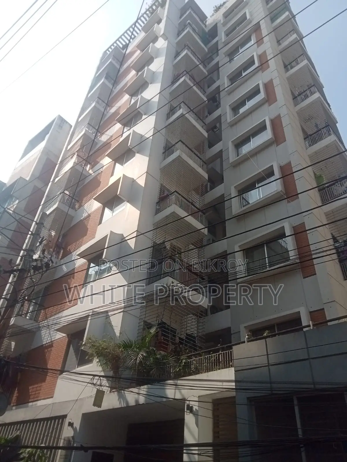 Farmgate, Indira Road: Almost New Apartment for Sale