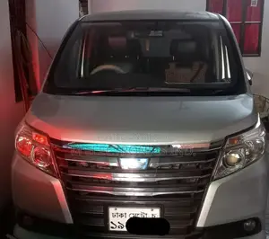 Toyota Noah 2014