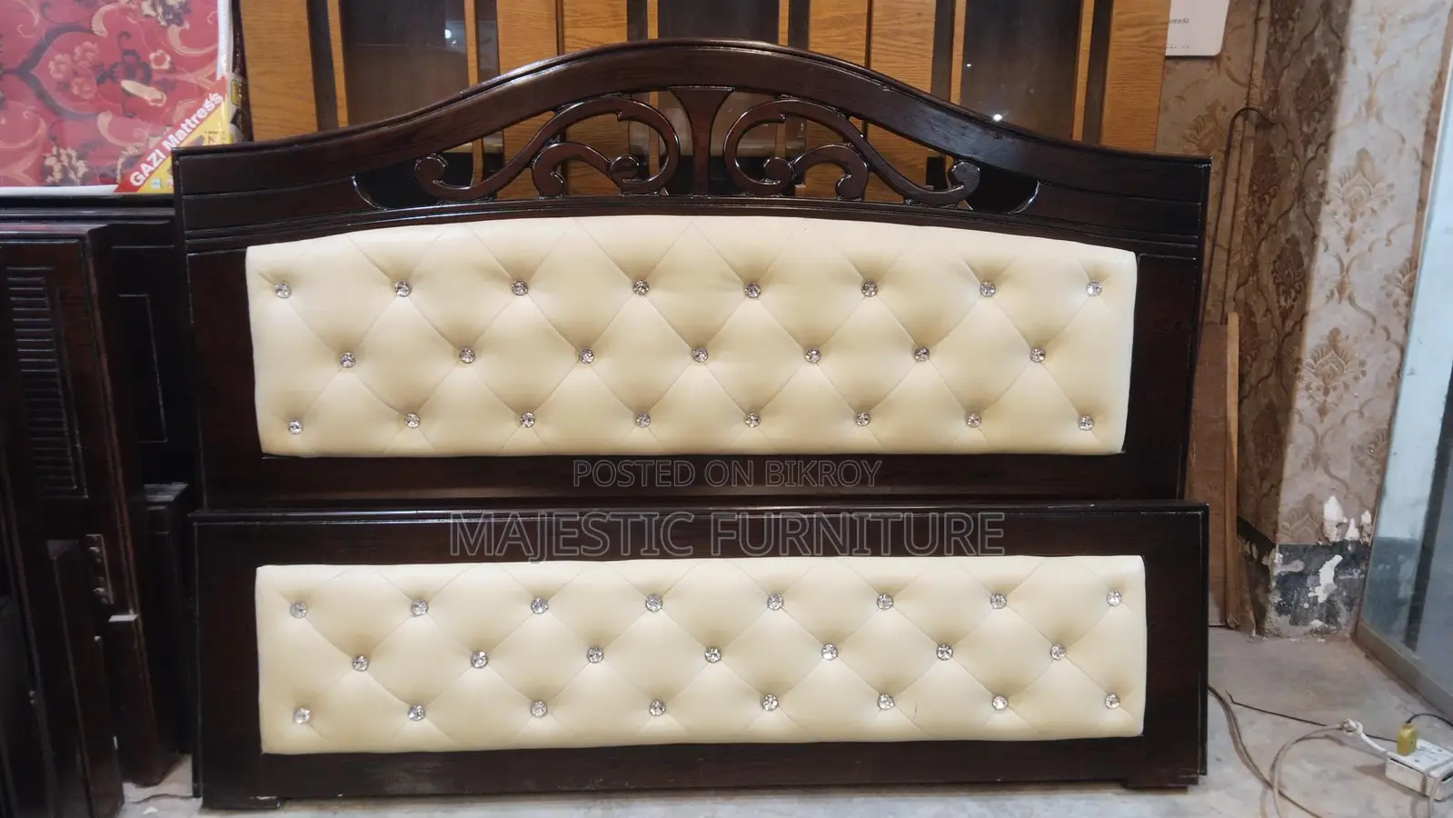 NEW BED 5/7 FEET LEATHER. M # 589