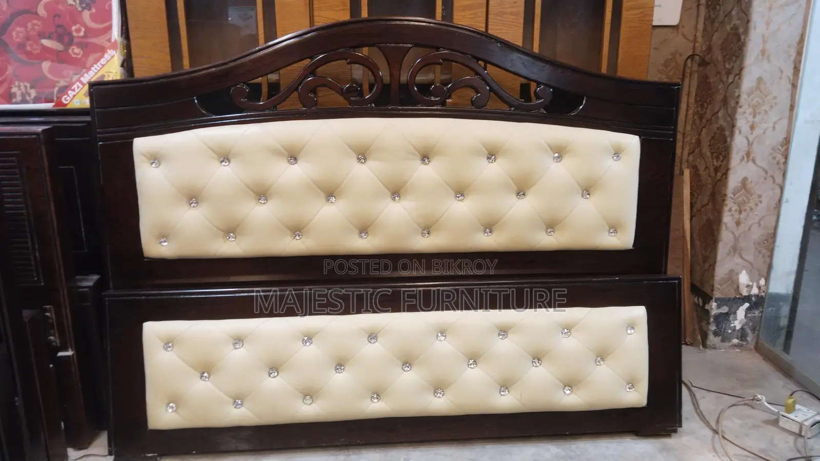 NEW BED 5/7 FEET LEATHER. M # 589