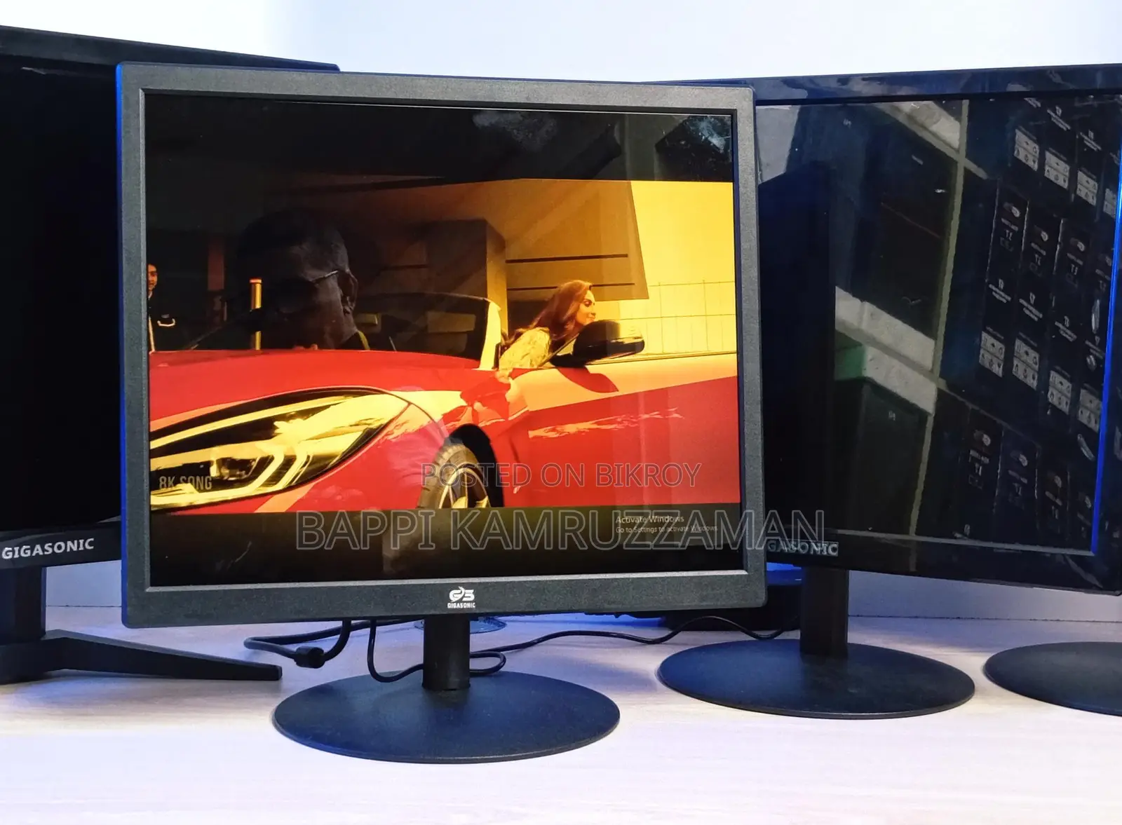 Dhamaka Offer: New 17" Monitor