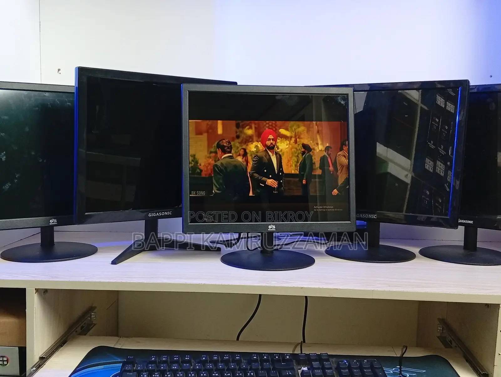 Dhamaka Offer: New 17" Monitor