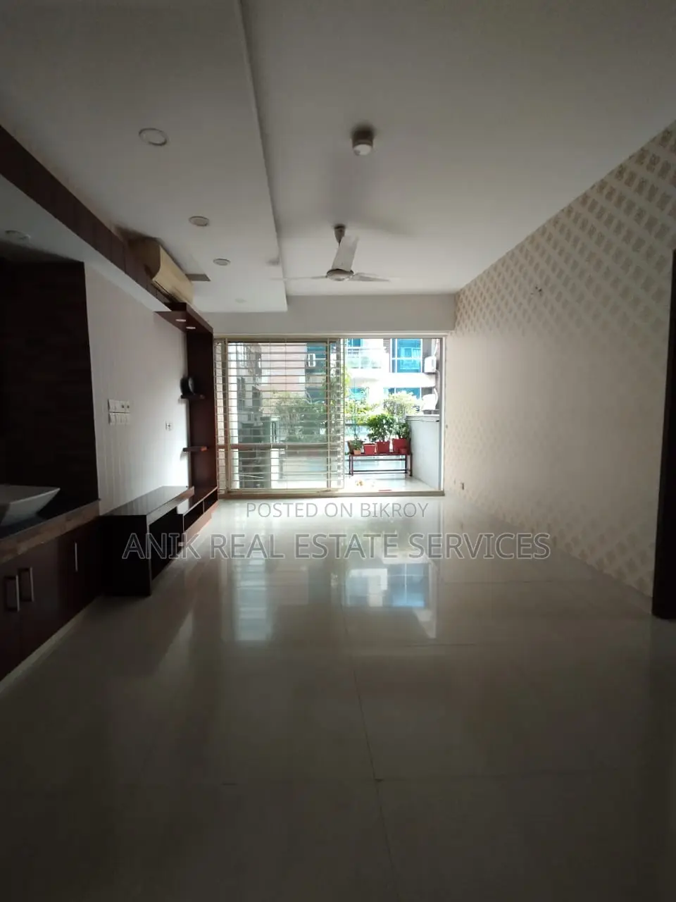 গুলশানে ভালো মানের ৩ বেডরুমের সেমি-ফার্নিশড ফ্ল্যাট ভাড়া