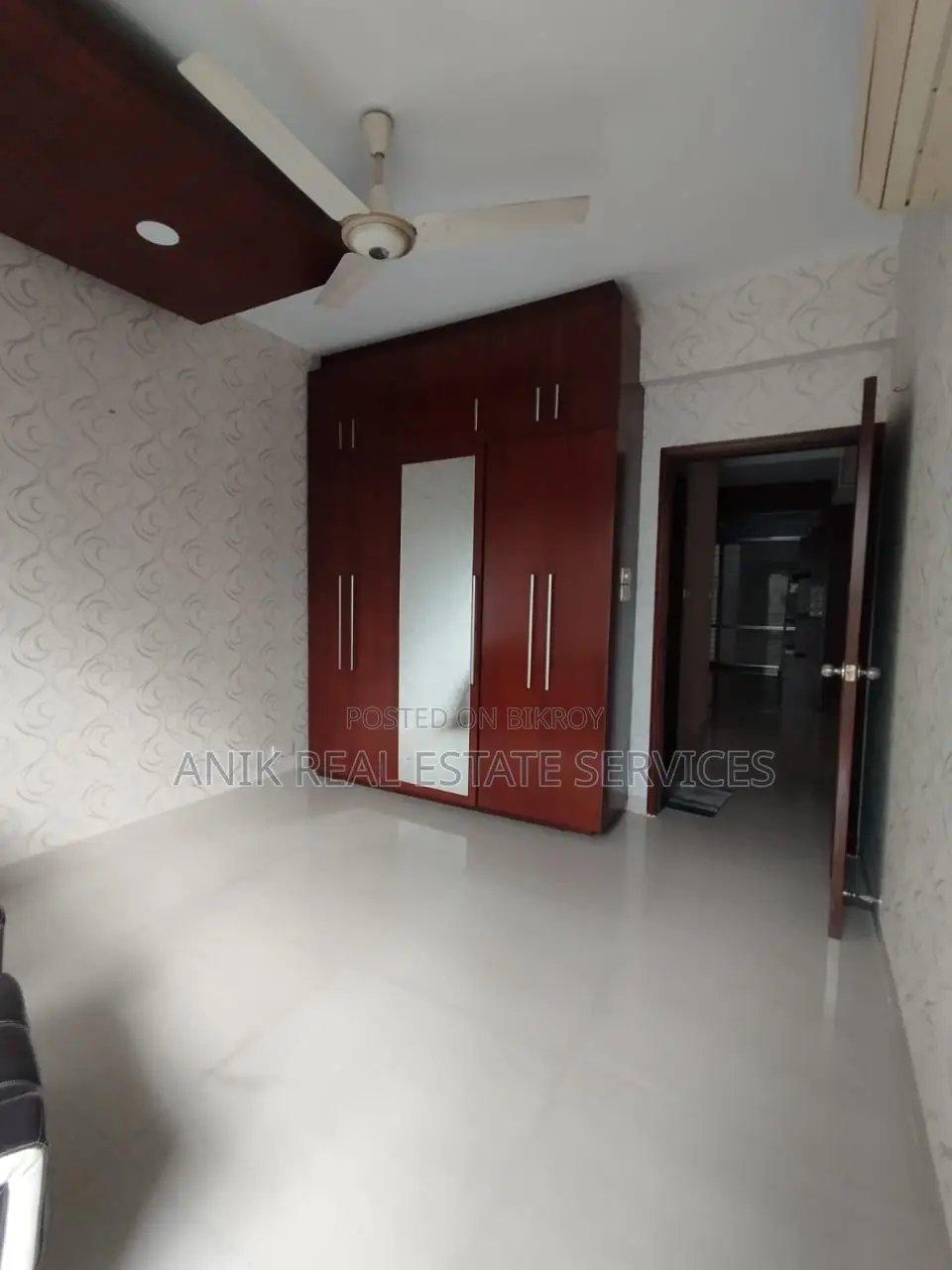 গুলশানে ভালো মানের ৩ বেডরুমের সেমি-ফার্নিশড ফ্ল্যাট ভাড়া